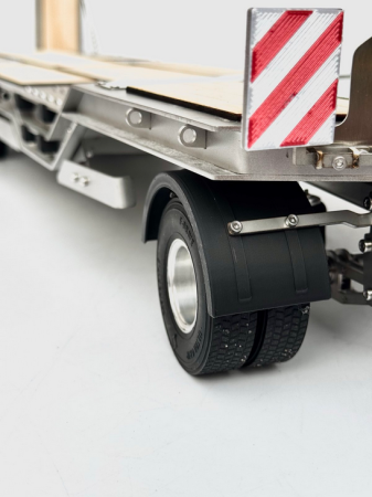 FM 3-Achs-Schwerlast-Tieflader mit Radaussparungen